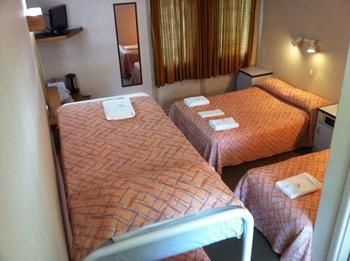 Bushmans Retreat Motor Inn - Accommodation NT 9