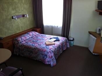 Bushmans Retreat Motor Inn - Accommodation NT 11