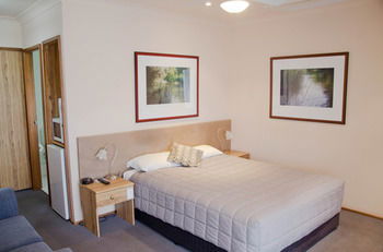 Baybrook Motor Inn & Apartments - Accommodation NT 12