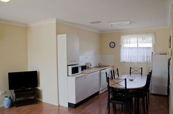 Baybrook Motor Inn & Apartments - Accommodation NT 29