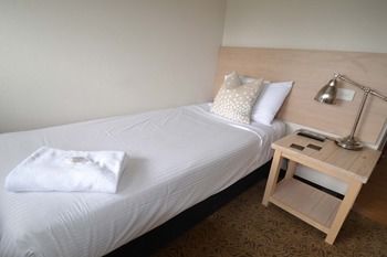 Crossroads Hotel Liverpool - Accommodation NT 23