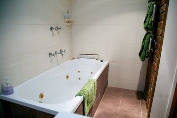 Holly Lane Mews - Accommodation NT 10