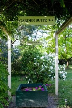 Holly Lane Mews - Accommodation NT 48