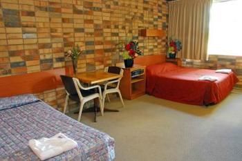 Palms Hotel Motel Chullora - Accommodation NT 1