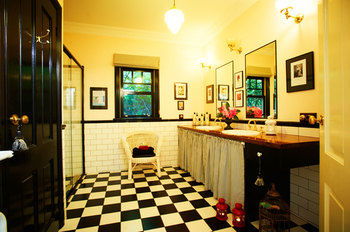 Merrow Cottages - Accommodation NT 14