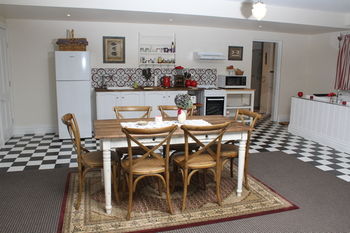 Merrow Cottages - Accommodation NT 30