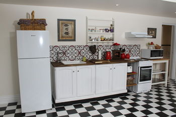 Merrow Cottages - Accommodation NT 38