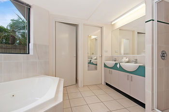Windward Passage Holiday Apartments - Accommodation NT 32