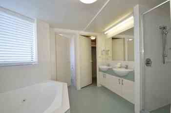 Windward Passage Holiday Apartments - Accommodation NT 66