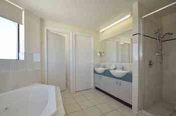 Windward Passage Holiday Apartments - Accommodation NT 72