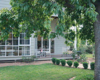 The Heart Of Emerald Bed & Breakfast - Accommodation NT 53