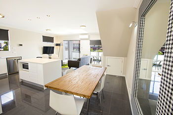Astina Serviced Apartments - Parkside - Accommodation NT 4