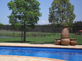Broken View Estate - Accommodation NT 8