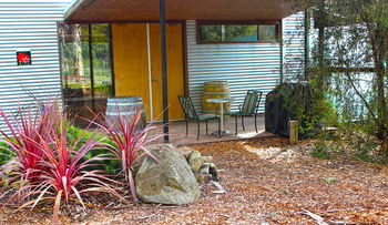 Valley Farm Vineyard Cottages - Accommodation NT 13