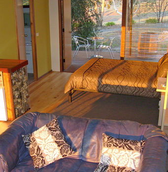 Valley Farm Vineyard Cottages - Accommodation NT 14