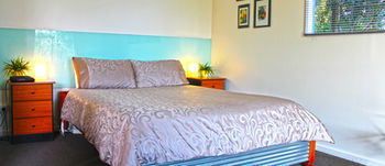 Valley Farm Vineyard Cottages - Accommodation NT 16