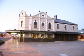 Peden's Hotel - Accommodation NT 13