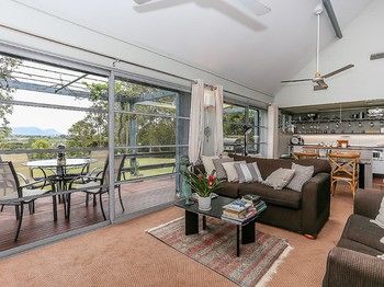 Vineyard Hill - Accommodation NT 7