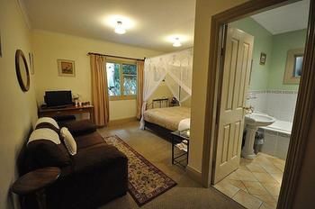 Lurline House - Accommodation NT 10