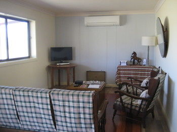 The Wattle Lodge - Accommodation NT 18