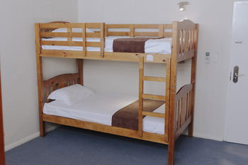 Mad Monkey Backpackers On Broadway - Adults Only - Accommodation NT 1