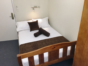 Mad Monkey Backpackers On Broadway - Adults Only - Accommodation NT 10
