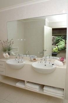 Myers Creek Cascades Luxury Cottages - Accommodation NT 9