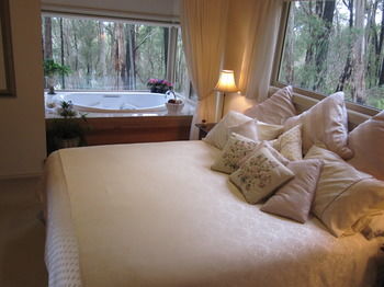 Myers Creek Cascades Luxury Cottages - Accommodation NT 34