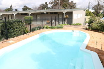 The Hermitage Motel - Accommodation NT 18