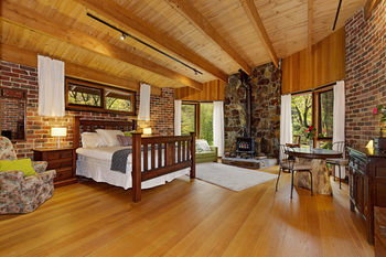 Rocky Creek Art Garden B&B - NT Tourism 21