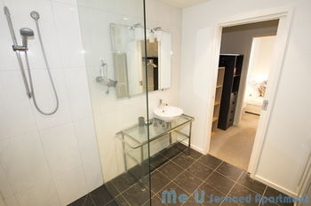 Carlson View Apartment - 68 LaTrobe St - Accommodation NT 2