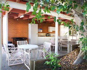 Ambassador Motor Inn - Accommodation NT 2