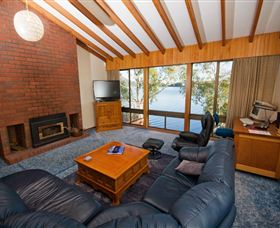 Waterside Accommodation - Derwent Retreat - Accommodation NT 1