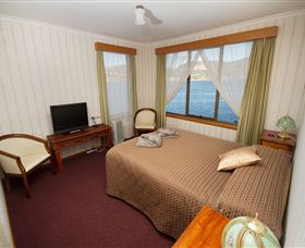 Waterside Accommodation - Derwent Retreat - Accommodation NT 3