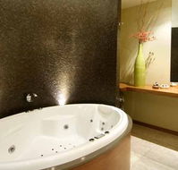 Hepburn Spa Pavilions - Saffron - Accommodation NT
