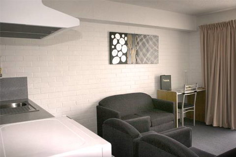 Adina Place Motel Apartments - Accommodation NT 2