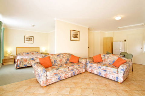 Comfort Inn & Suites King Avenue - Accommodation NT 2