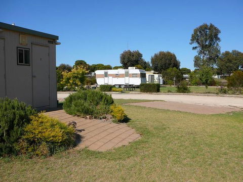 Cummins Community Caravan Park - Accommodation NT 0