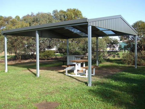 Cummins Community Caravan Park - Accommodation NT 1