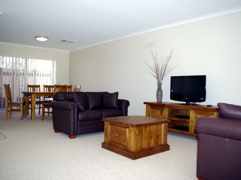 Fairways Bed & Breakfast At Jerilderie - Accommodation NT 2