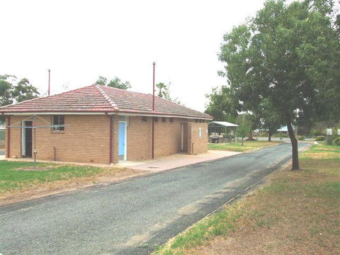 Grenfell Caravan Park - Accommodation NT 3