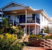 Lovering's Beach Houses - The Whitehouse Emu Bay - Accommodation NT