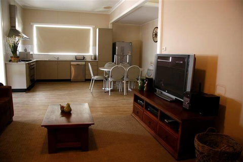 Saltbush Motor Inn - Accommodation NT 2