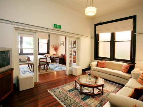 The Bank Guesthouse - Accommodation NT 2