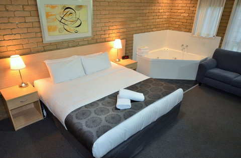 Tropicana Motor Inn - NT Tourism 3