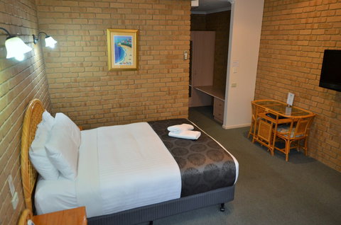 Tropicana Motor Inn - NT Tourism 5