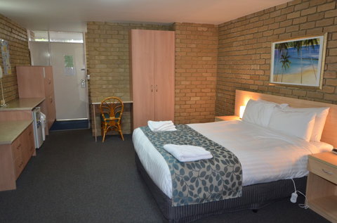 Tropicana Motor Inn - NT Tourism 6