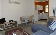 2 Dogs Cottages - Lemon - Accommodation NT 1
