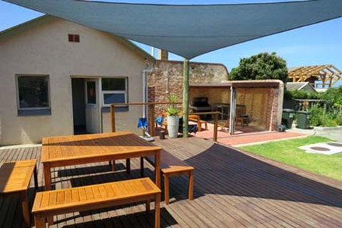 Port Elliot YHA - Accommodation NT 7