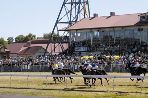 Kalgoorlie YHA - Accommodation NT 1